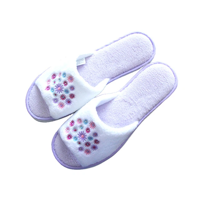 スキーリゾート冬のロッジスリッパ